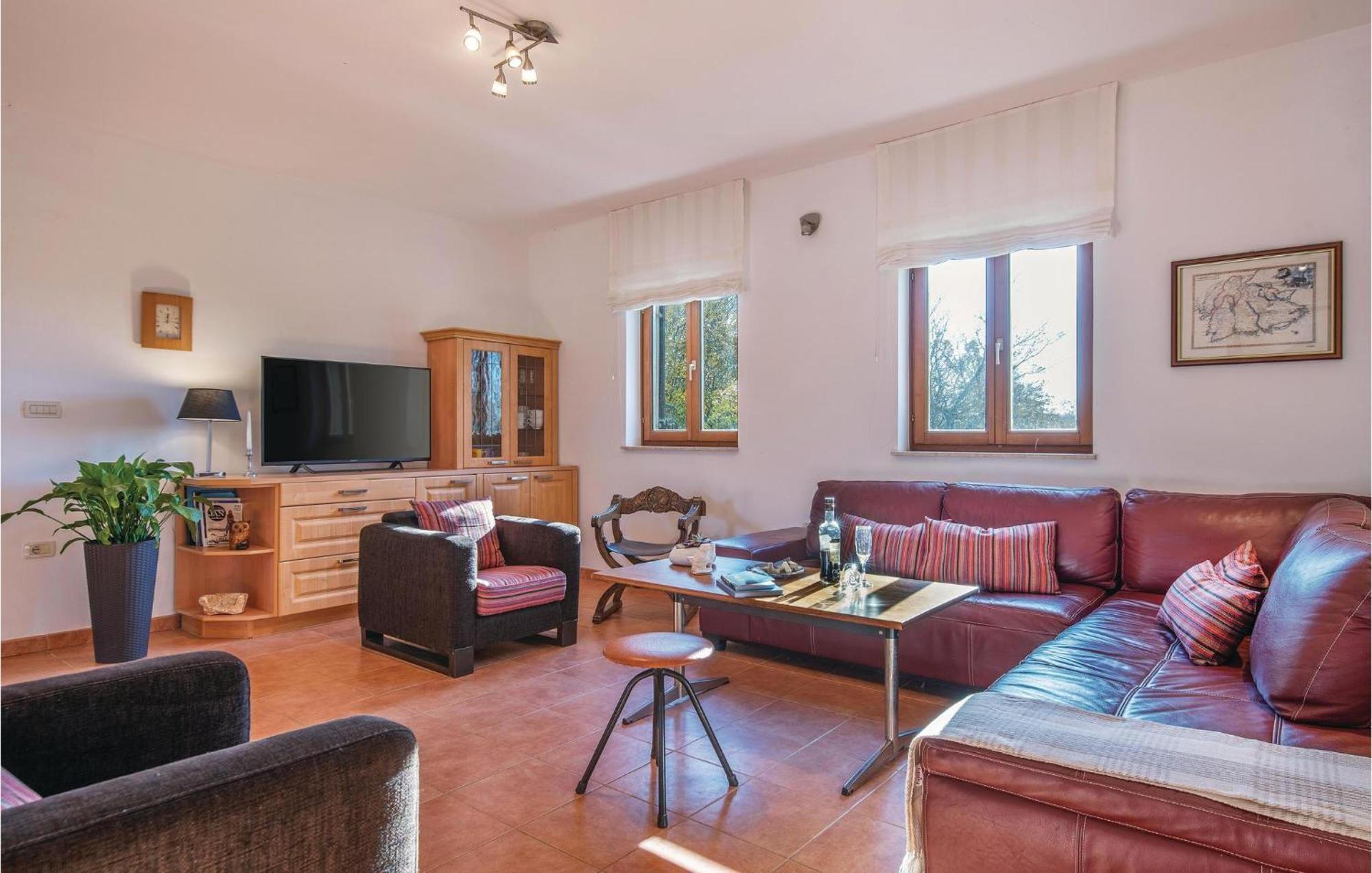 Beautiful Home In Bale With Kitchen Eksteriør billede
