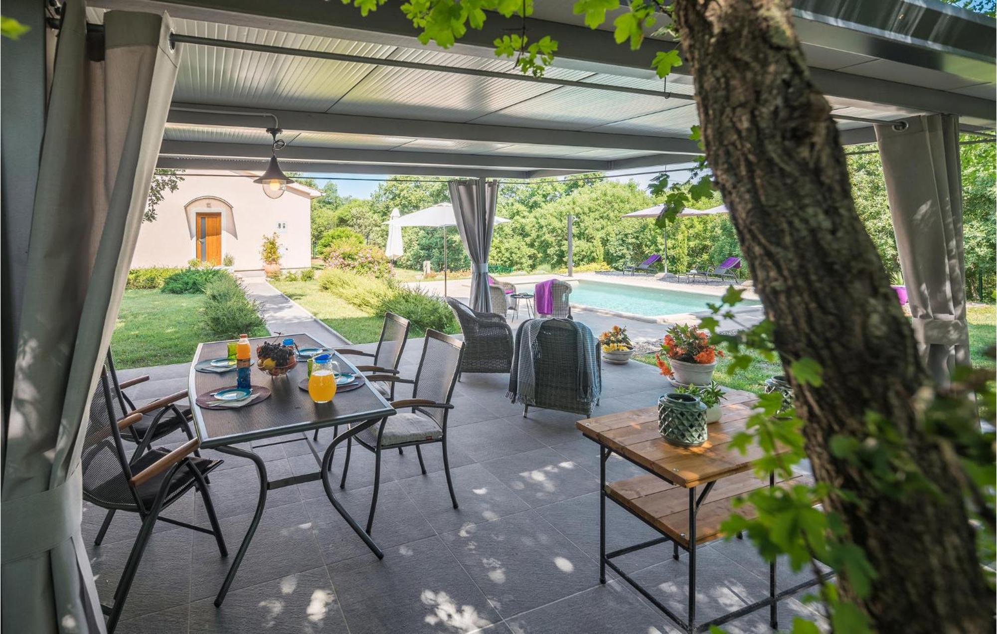 Beautiful Home In Bale With Kitchen Eksteriør billede