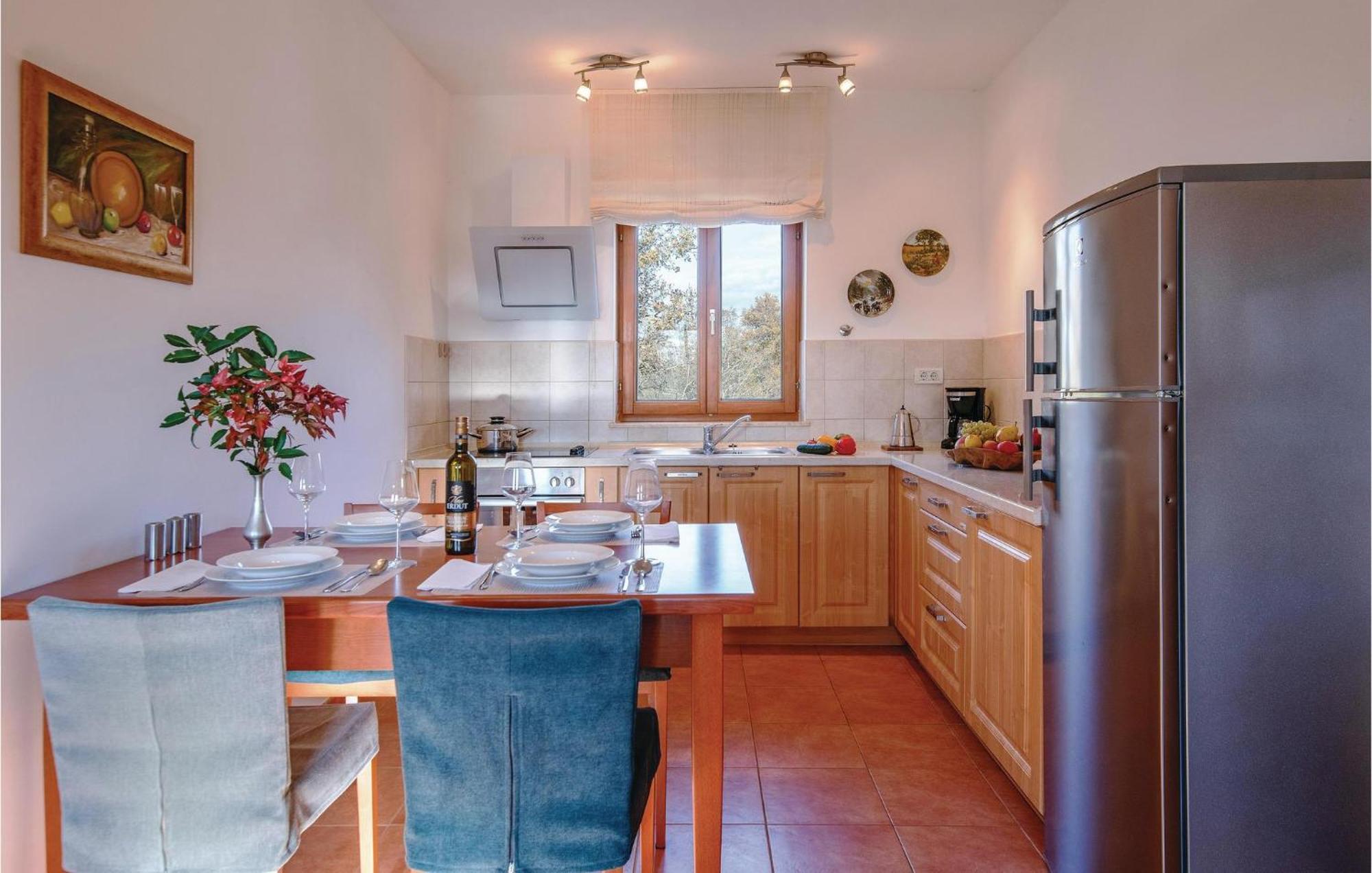 Beautiful Home In Bale With Kitchen Eksteriør billede