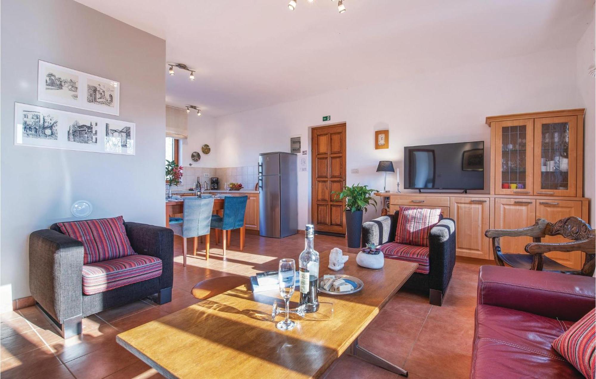 Beautiful Home In Bale With Kitchen Eksteriør billede