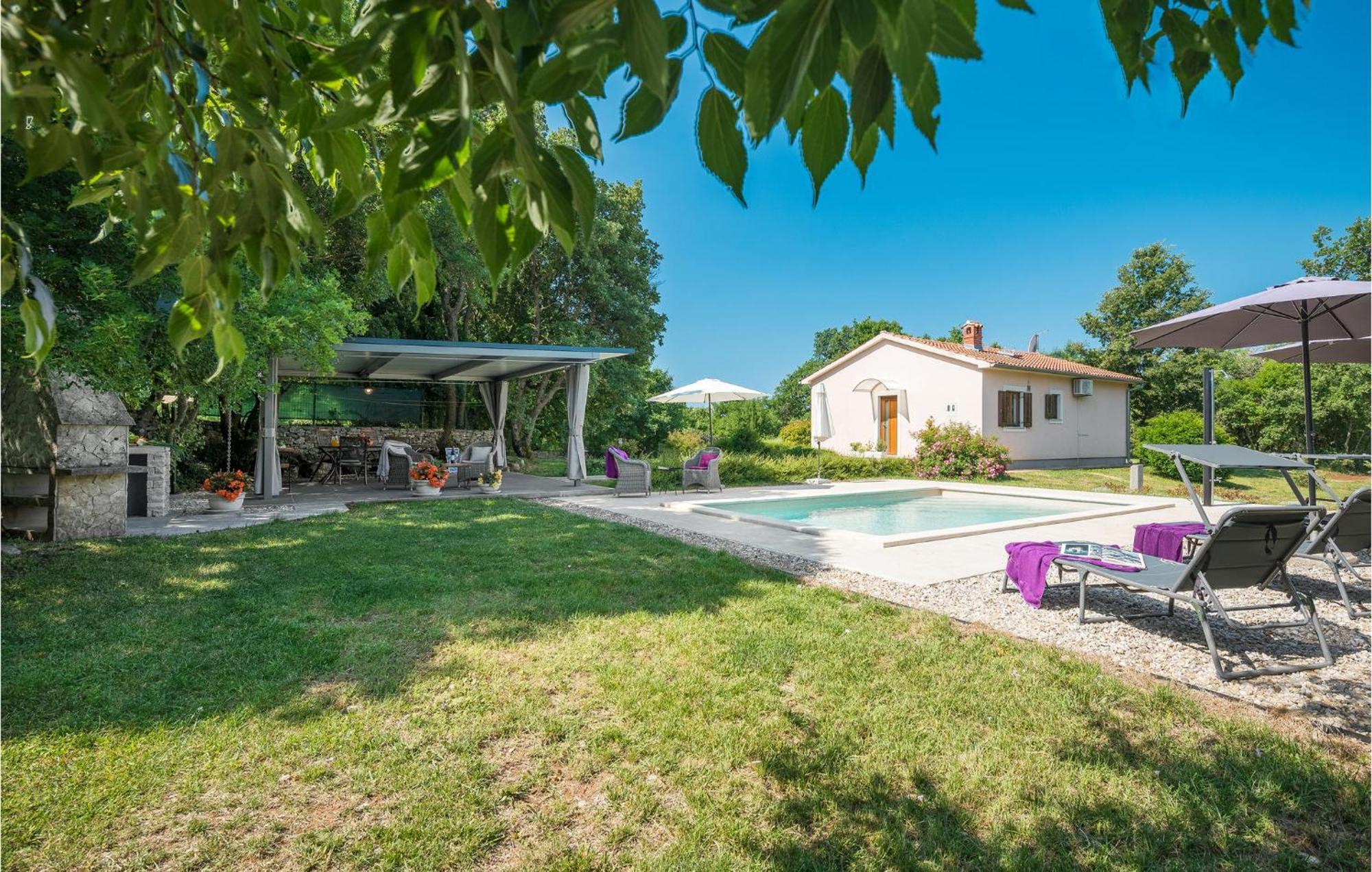 Beautiful Home In Bale With Kitchen Eksteriør billede